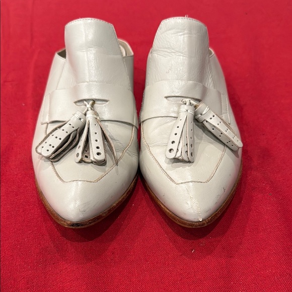 Elegant White Leather Women's Loafers - Picture 1 of 4